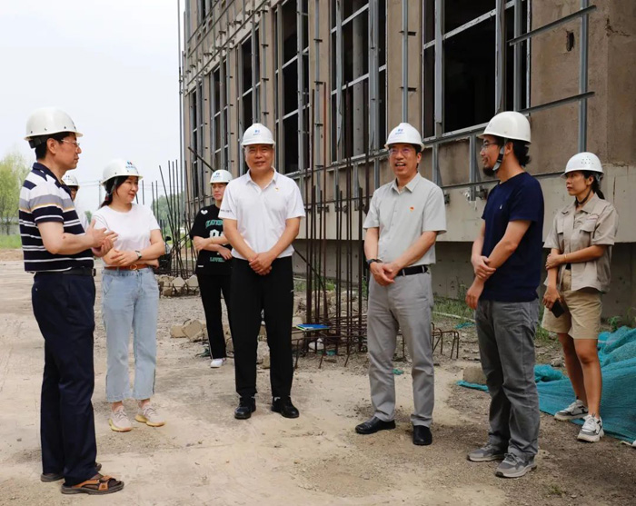 夏日送清涼,關愛在一線(圖2) 夏日送清涼,關愛在一線(圖2)