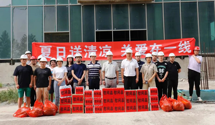 夏日送清涼,關愛在一線(圖1) 夏日送清涼,關愛在一線(圖1)